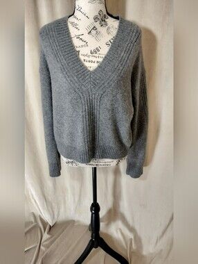 J.Crew Women's Soft Gray Knit V-Neck Pullover Crop Sweater. Size XS